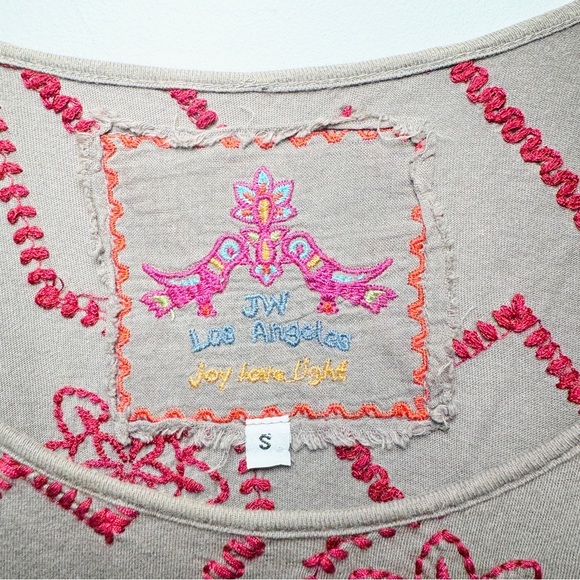 Johnny Was 100% cotton embroidered Tribal Patterned Top with Red Accents - Picture 3 of 6